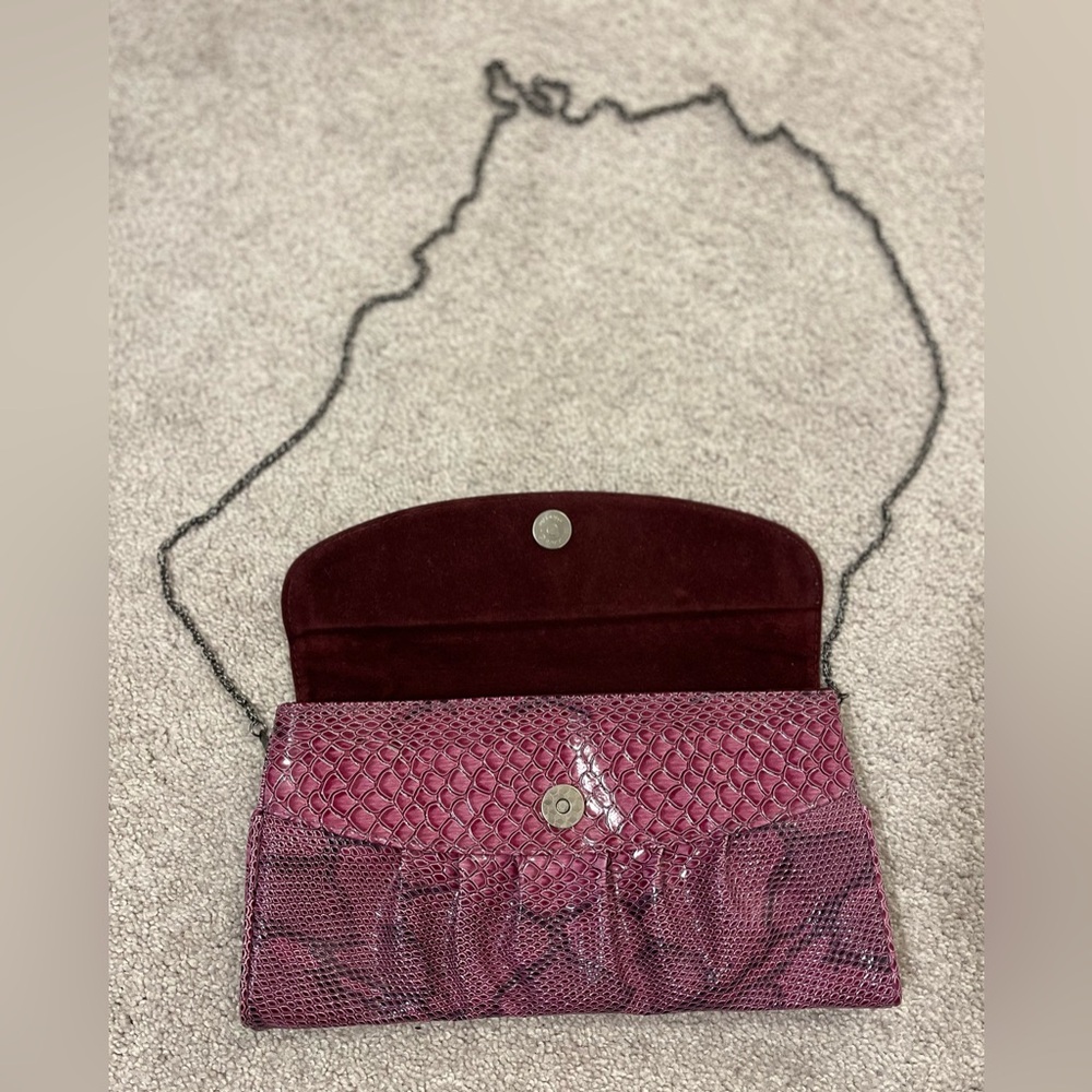 ⭐️5/$25⭐️ Purple Clutch - Picture 4 of 6